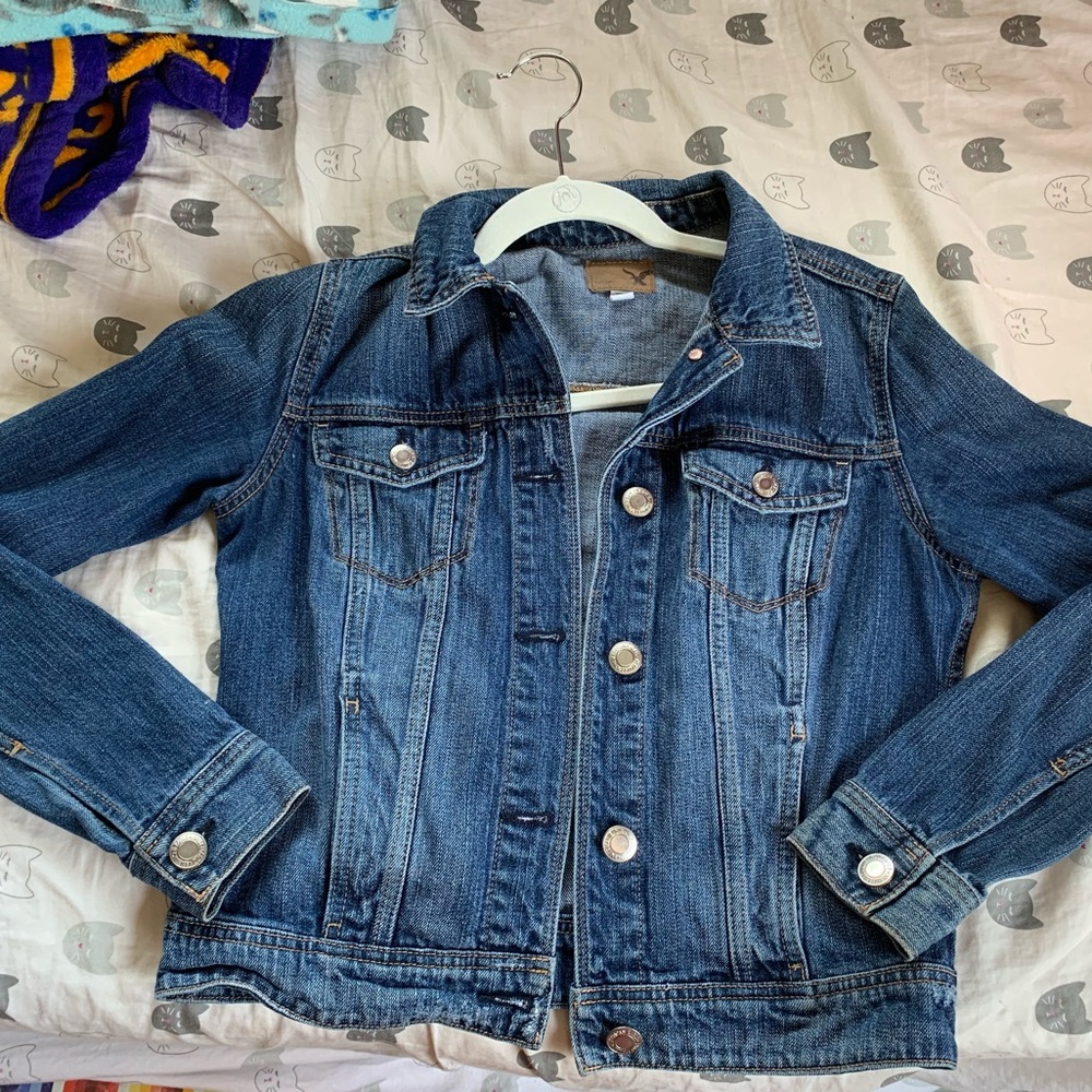 AMERICAN EAGLE BABY DOLL JEAN JACKET💙🖤